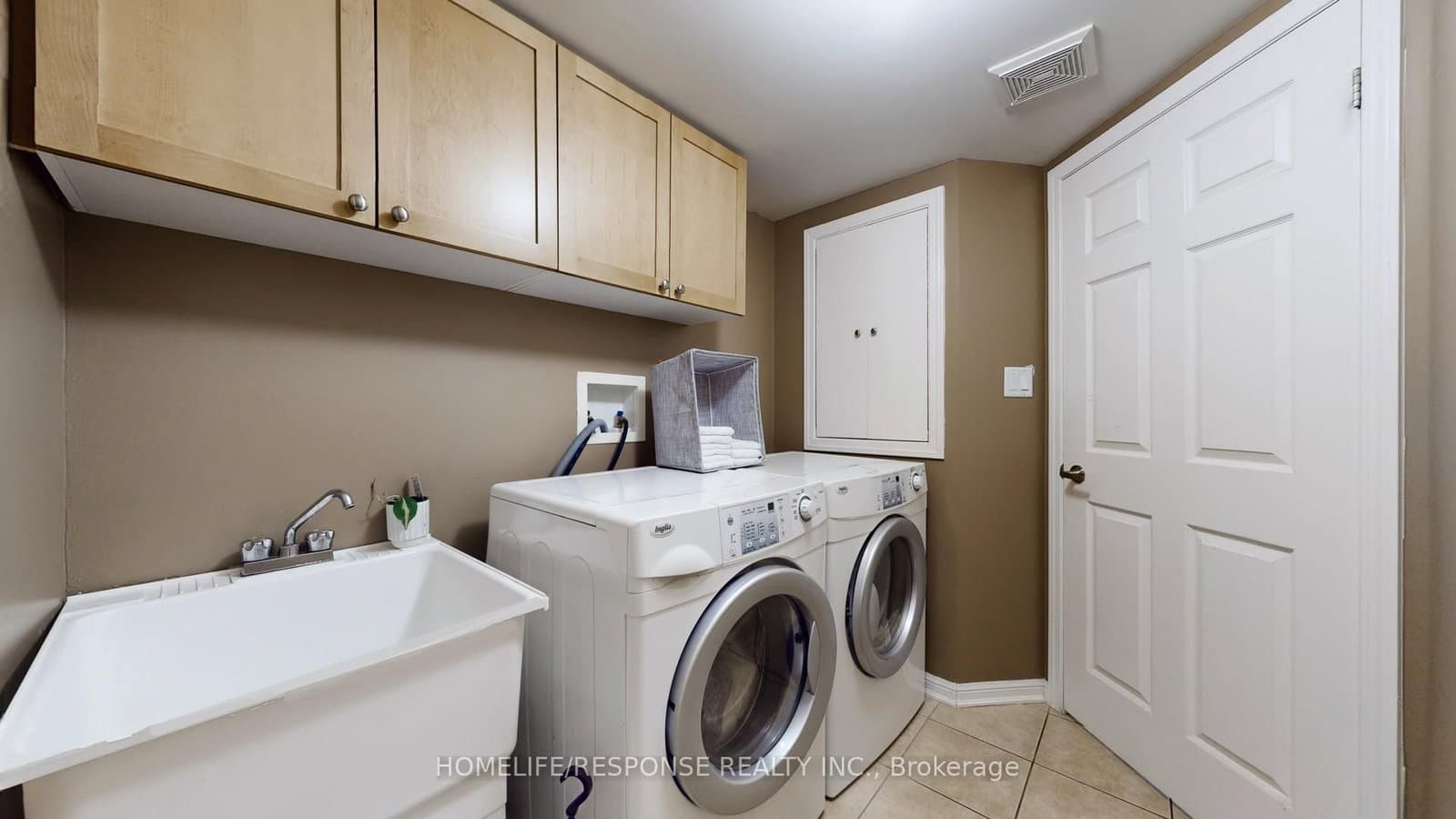 931 Deverell Place thumbnail 32