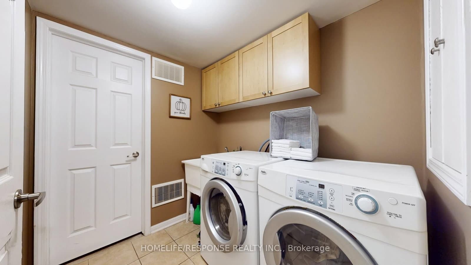 931 Deverell Place thumbnail 33