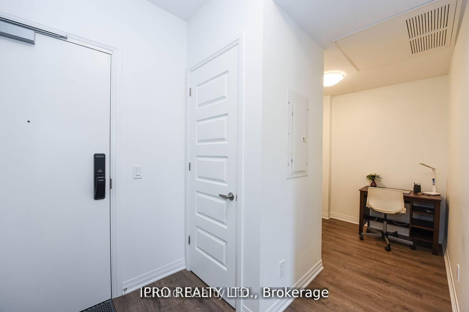 95 Dundas St W Street, Unit 004 thumbnail 11