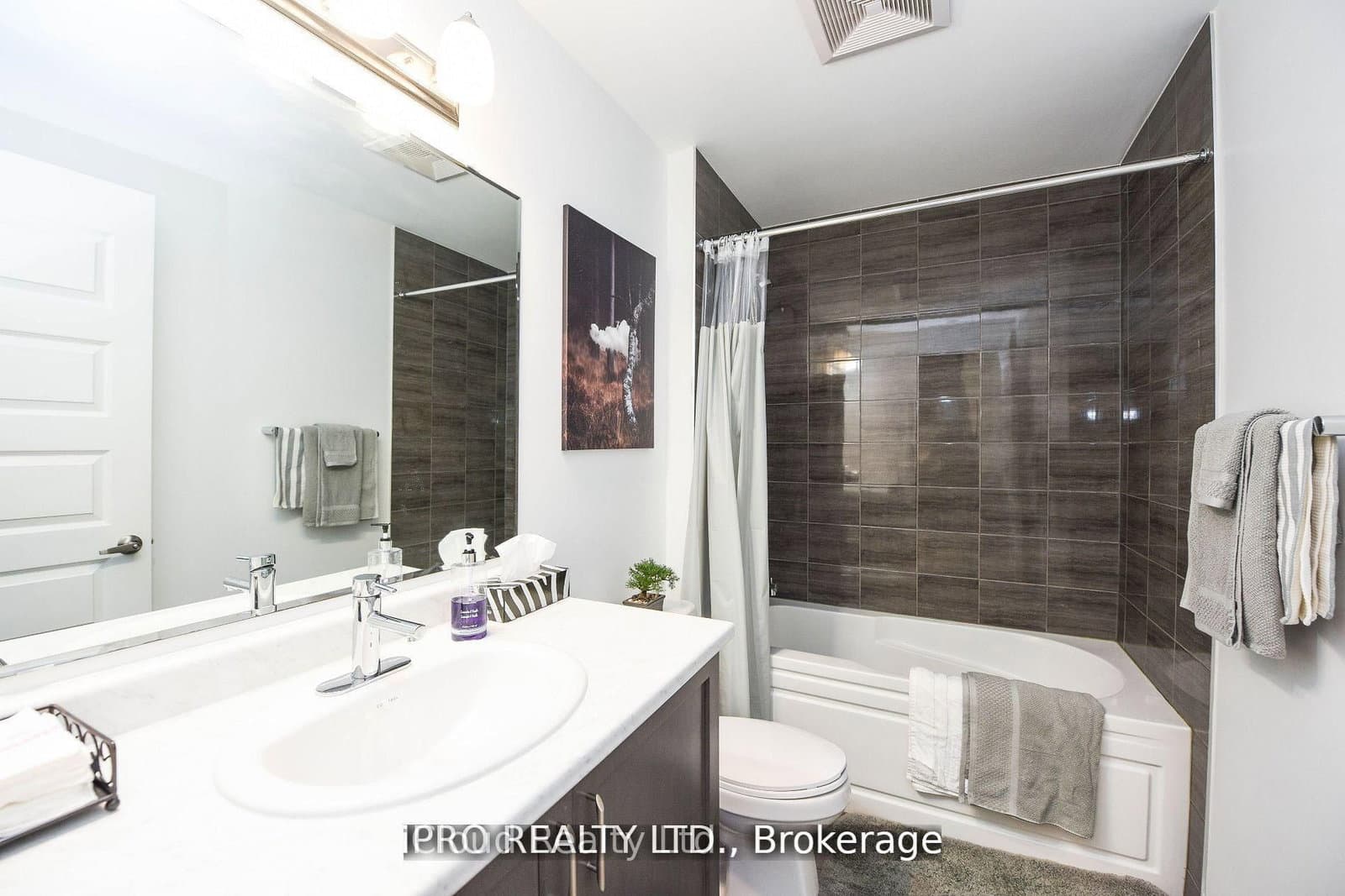 95 Dundas St W Street, Unit 004 thumbnail 12
