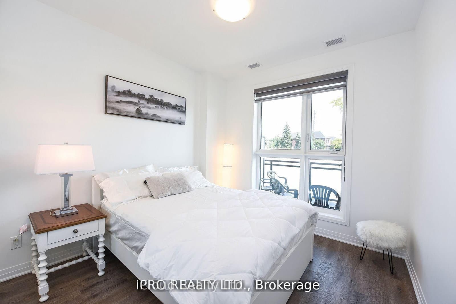 95 Dundas St W Street, Unit 004 thumbnail 13