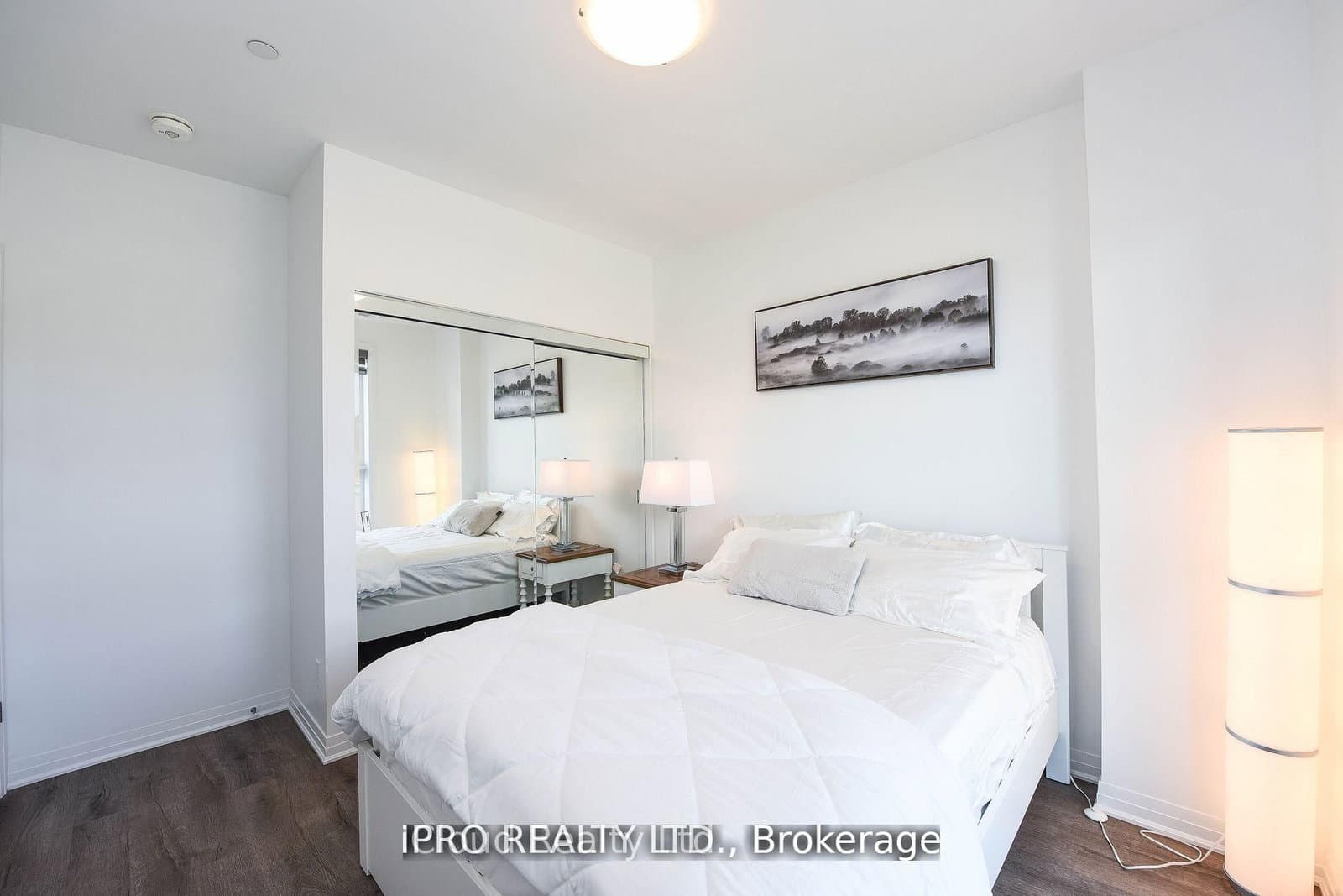 95 Dundas St W Street, Unit 004 thumbnail 14