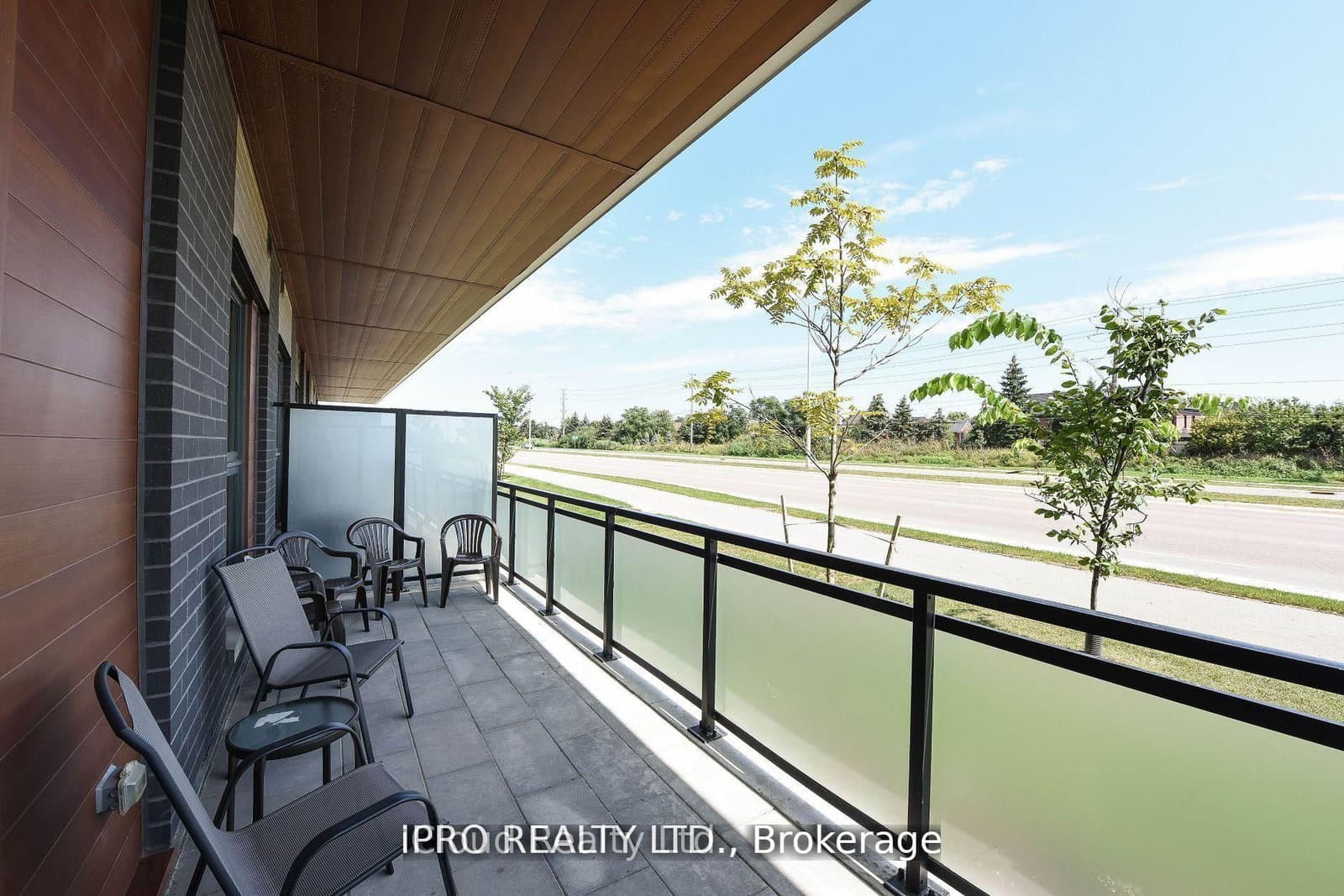 95 Dundas St W Street, Unit 004 thumbnail 17