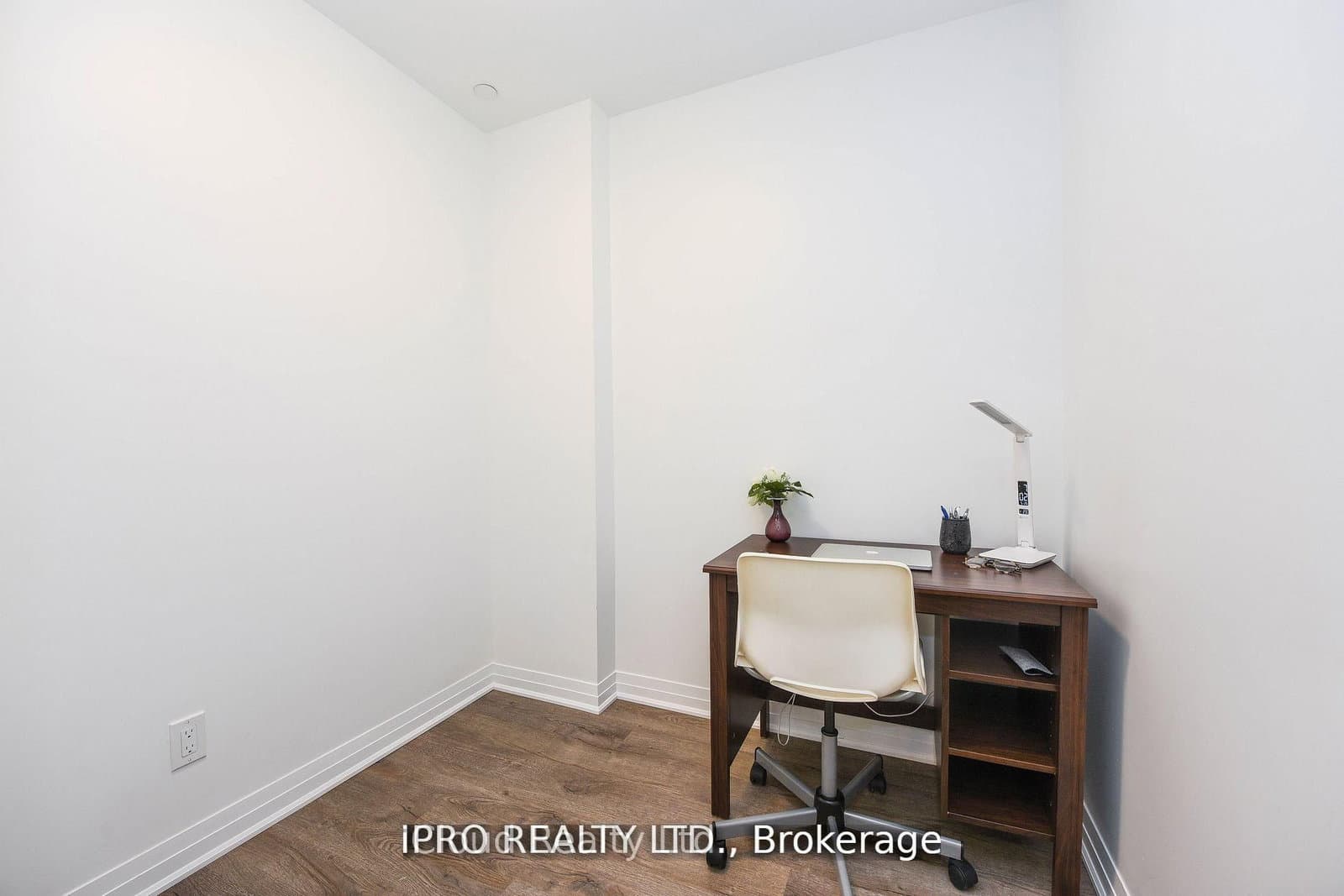 95 Dundas St W Street, Unit 004 thumbnail 18