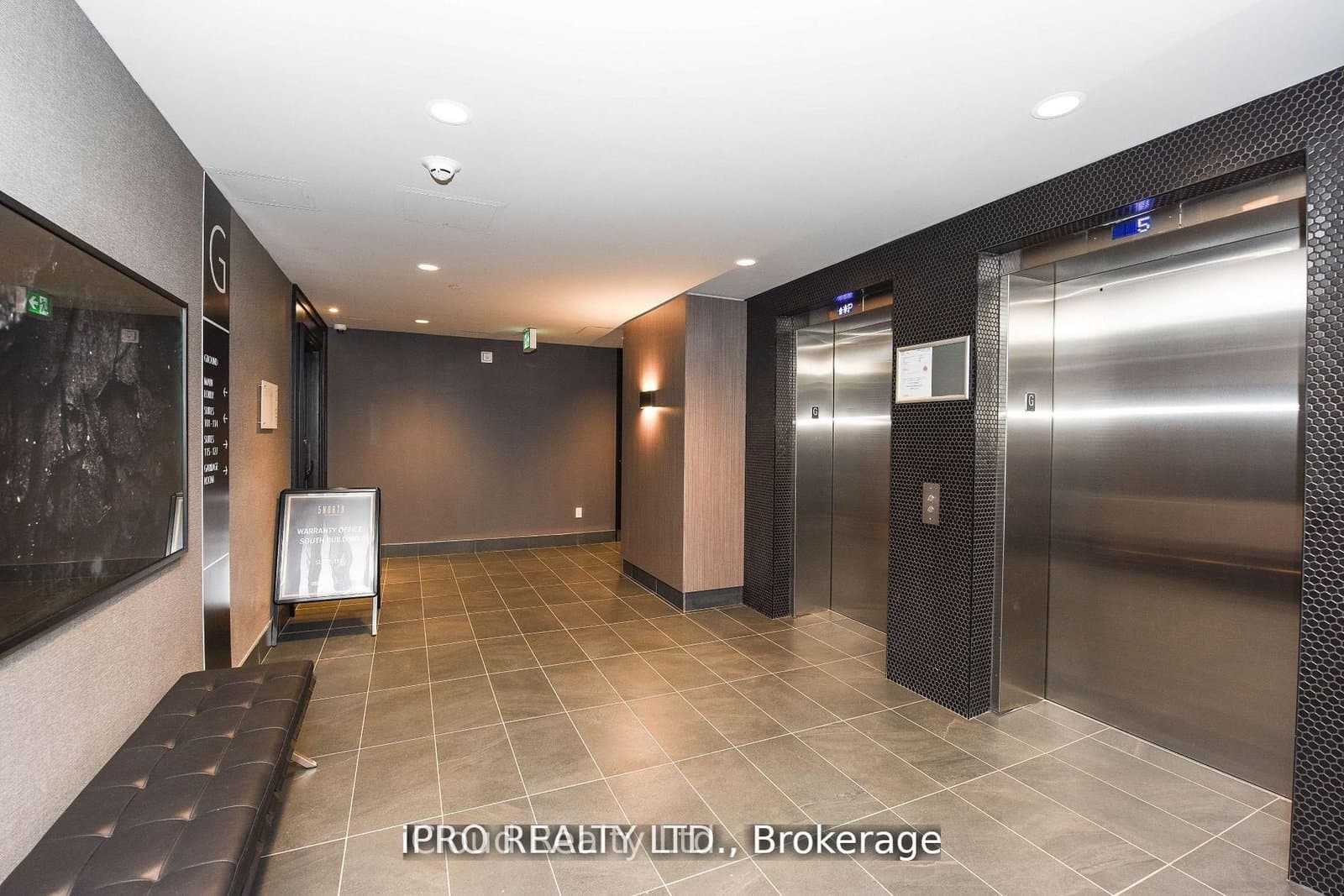 95 Dundas St W Street, Unit 004 thumbnail 26