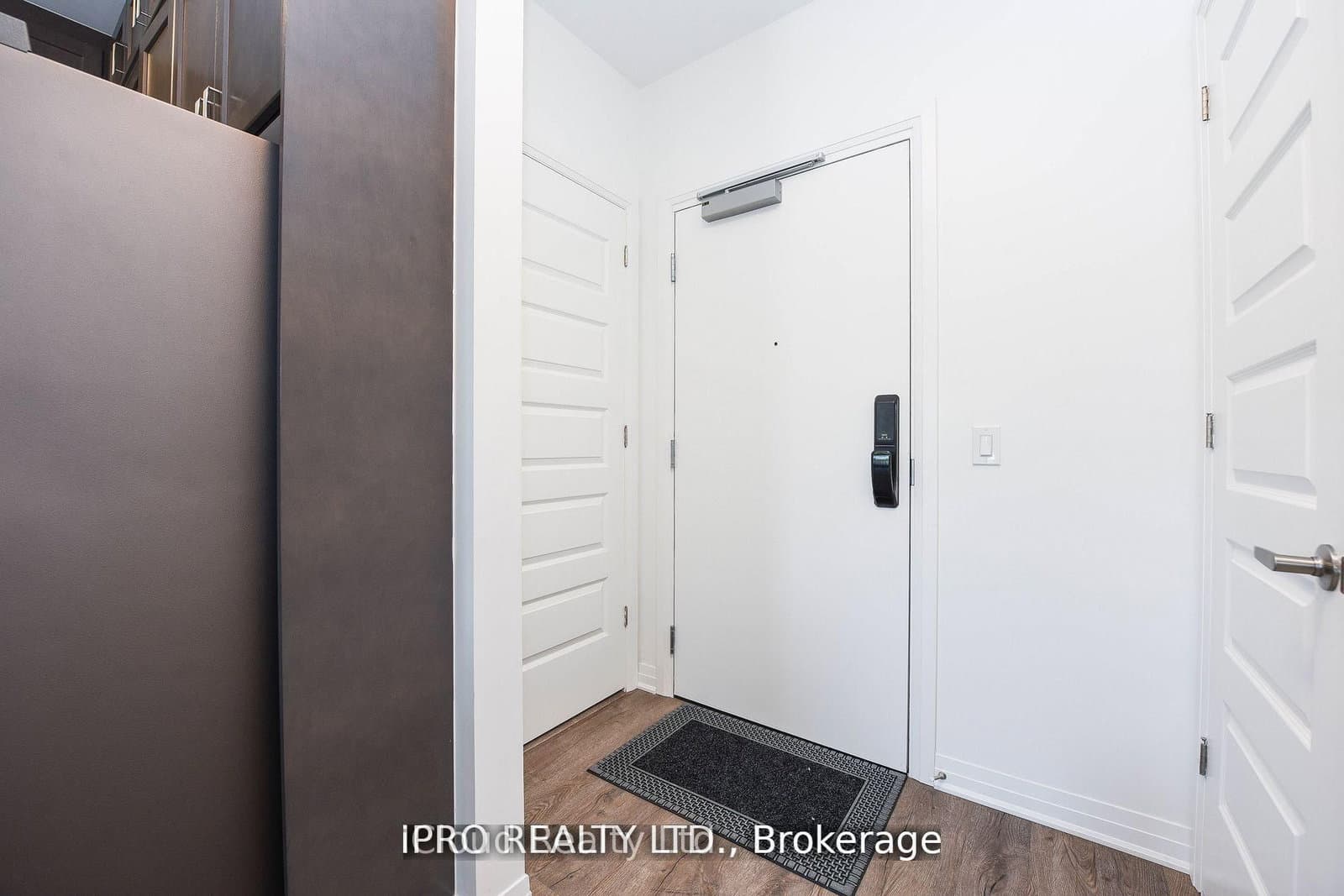 95 Dundas St W Street, Unit 004 thumbnail 3