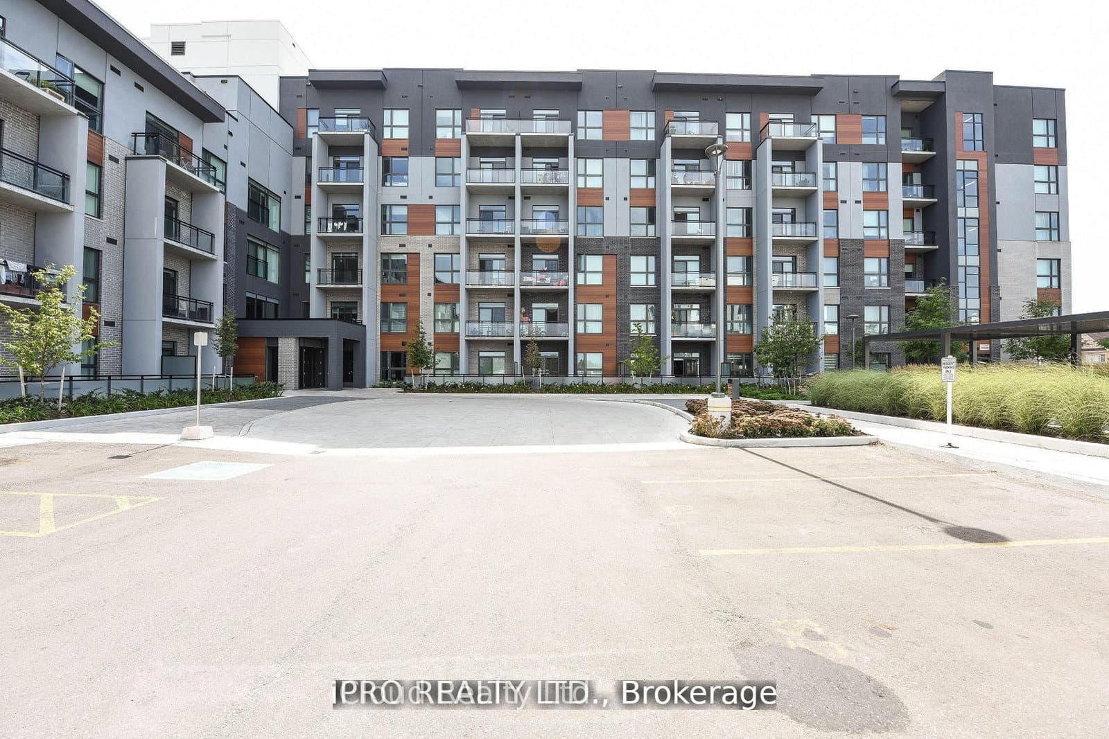 95 Dundas St W Street, Unit 004 thumbnail 36