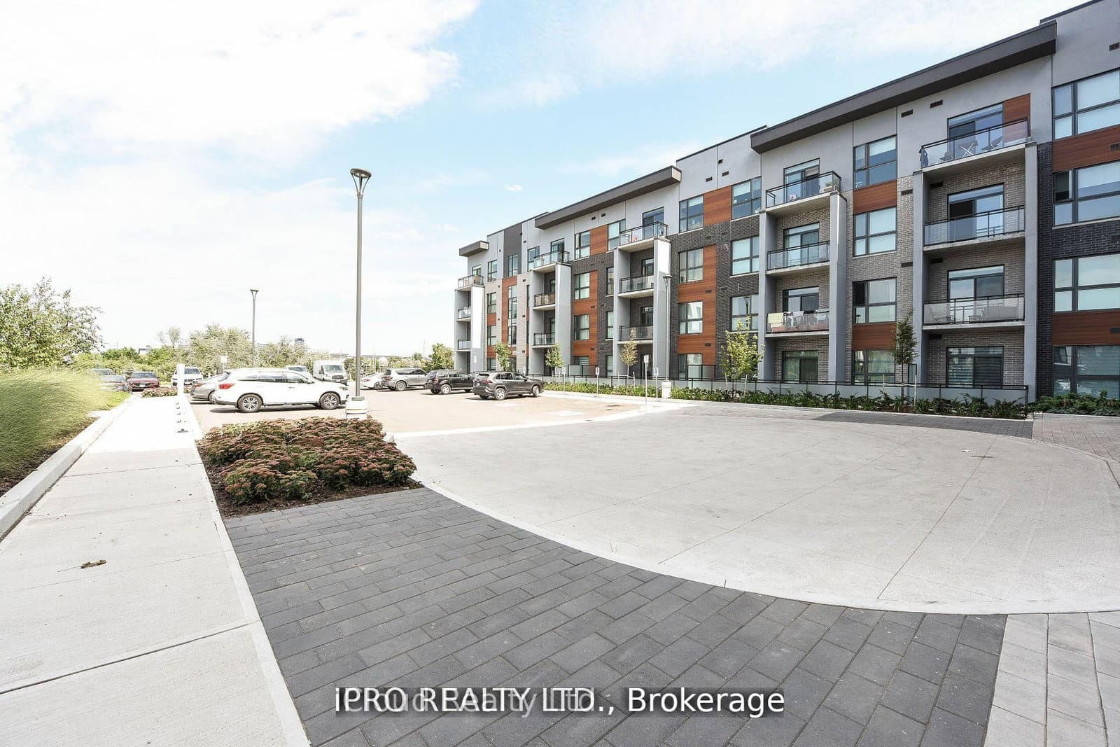 95 Dundas St W Street, Unit 004 thumbnail 37