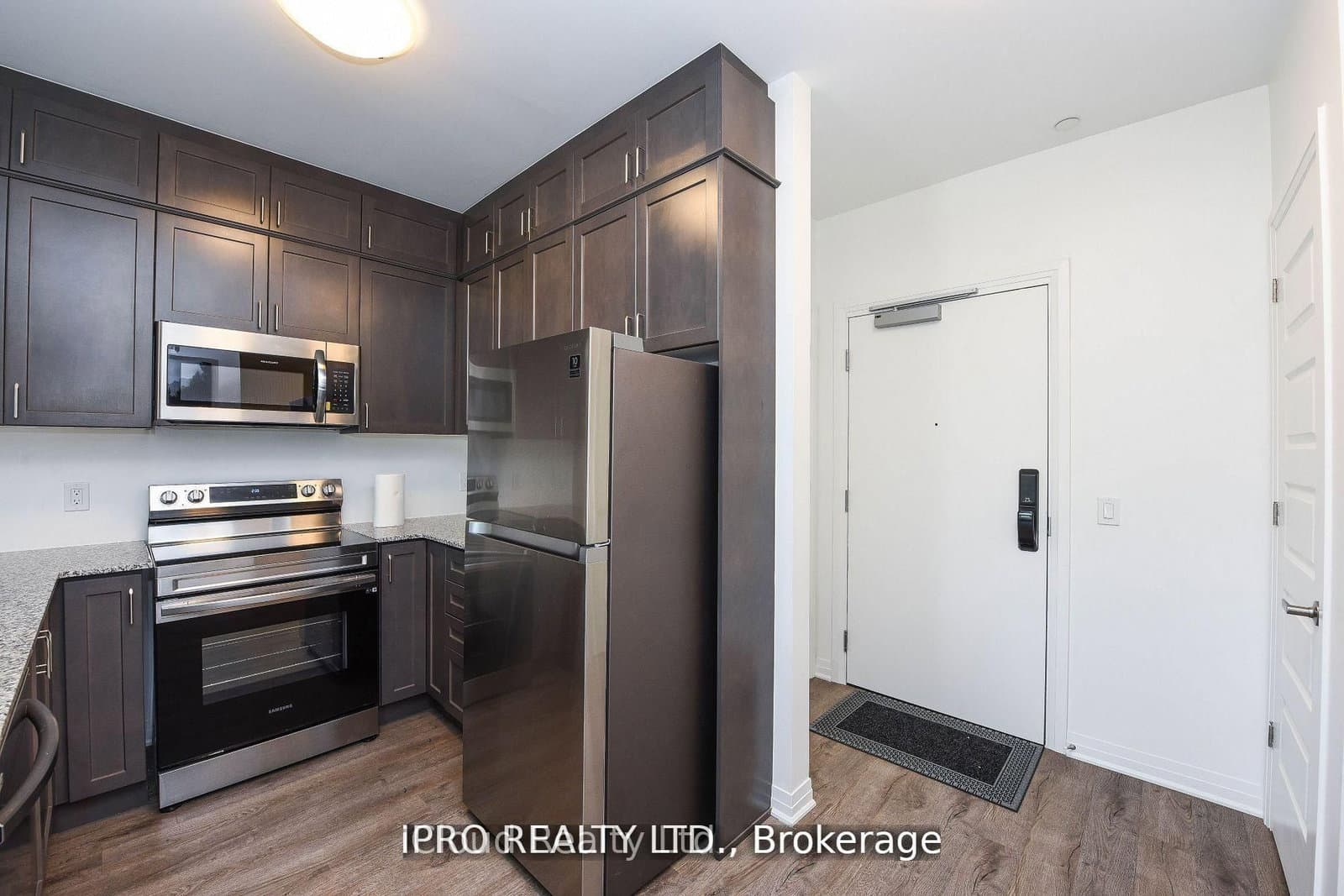 95 Dundas St W Street, Unit 004 thumbnail 4