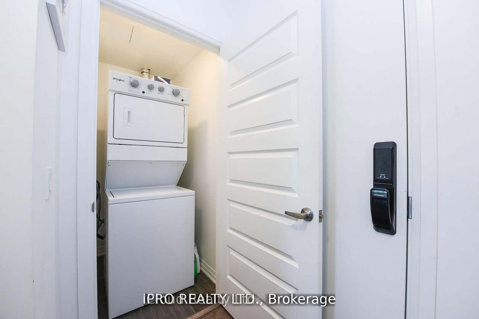 95 Dundas St W Street, Unit 004 thumbnail 8
