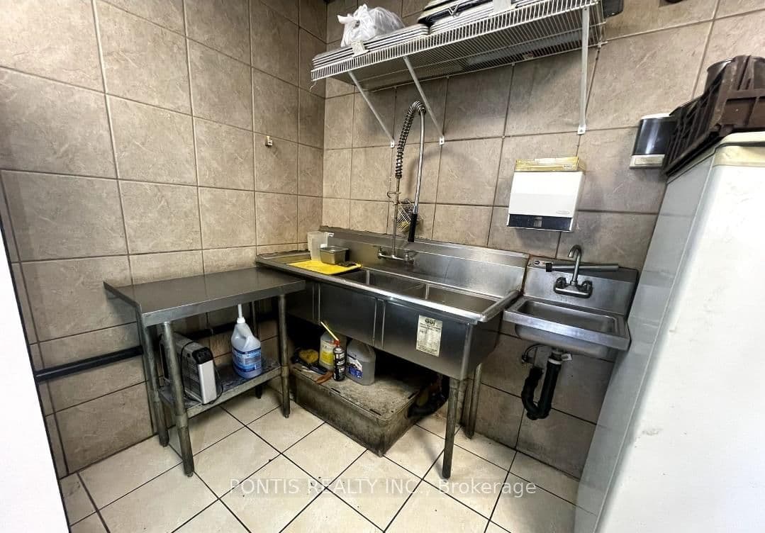 5487 Dundas Street W, Unit 1 thumbnail 8