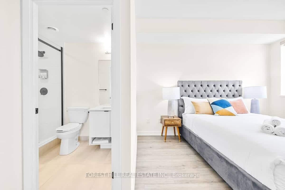 2300 ST CLAIR Avenue W, Unit 709 thumbnail 17