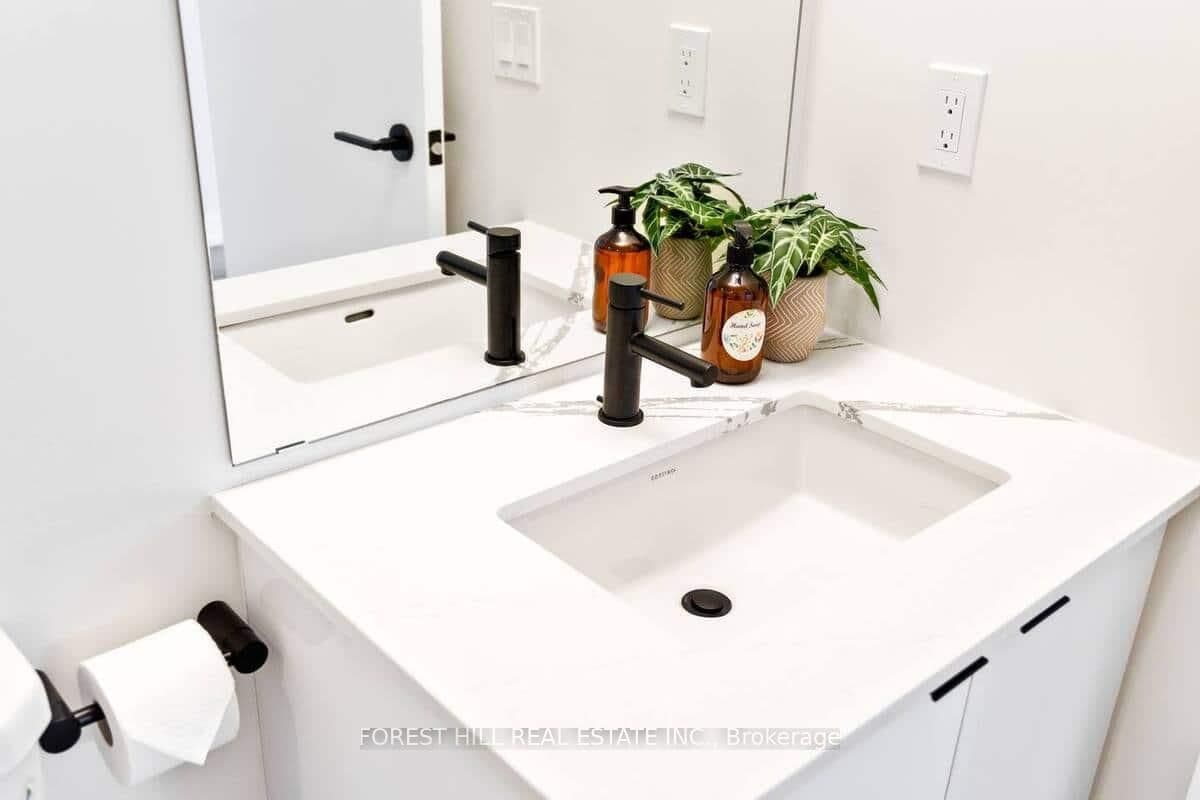 2300 ST CLAIR Avenue W, Unit 709 thumbnail 19