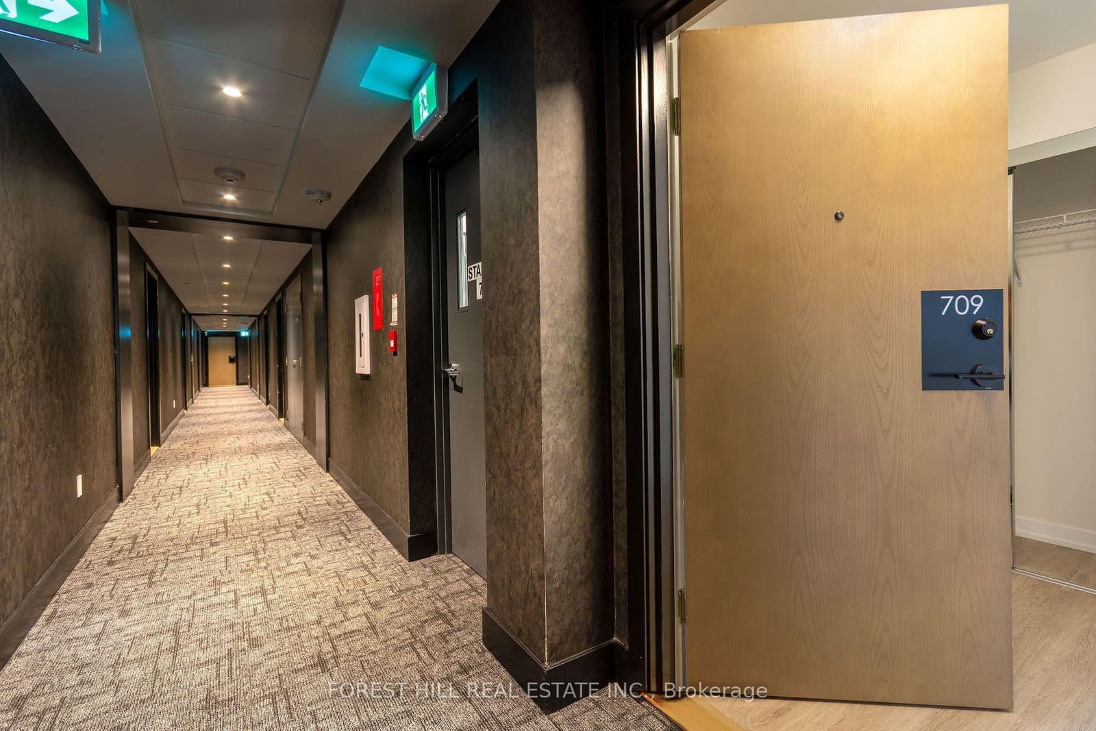 2300 ST CLAIR Avenue W, Unit 709 thumbnail 2