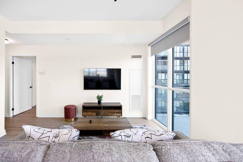 2300 ST CLAIR Avenue W, Unit 709 thumbnail 8