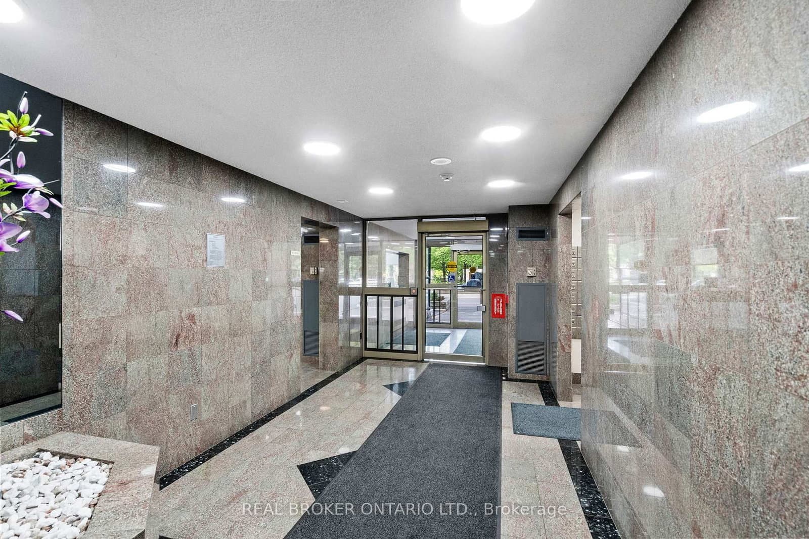 30 Malta Avenue, Unit 1603 thumbnail 3