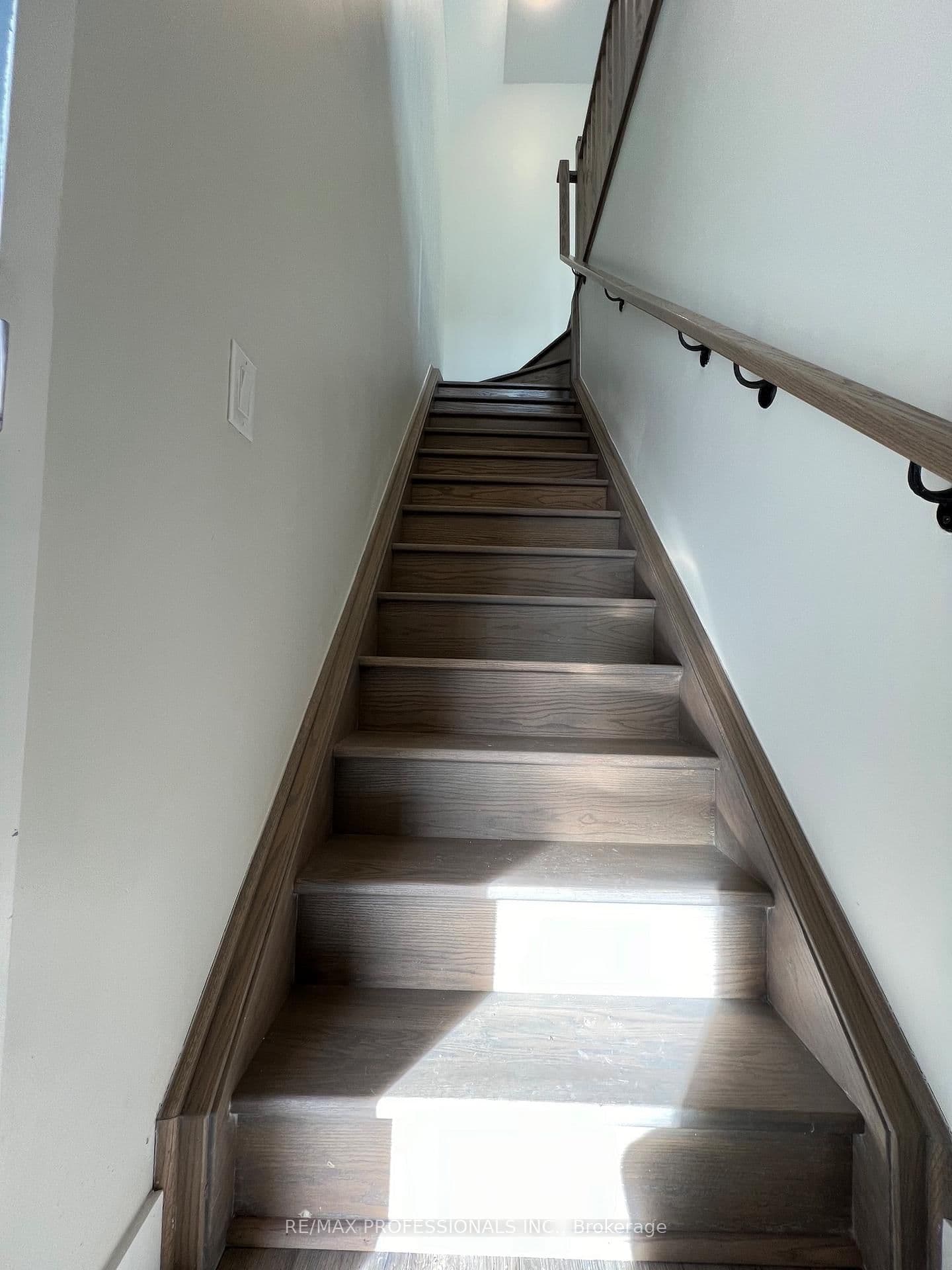 62 Dixfield Drive, Unit 102 thumbnail 2