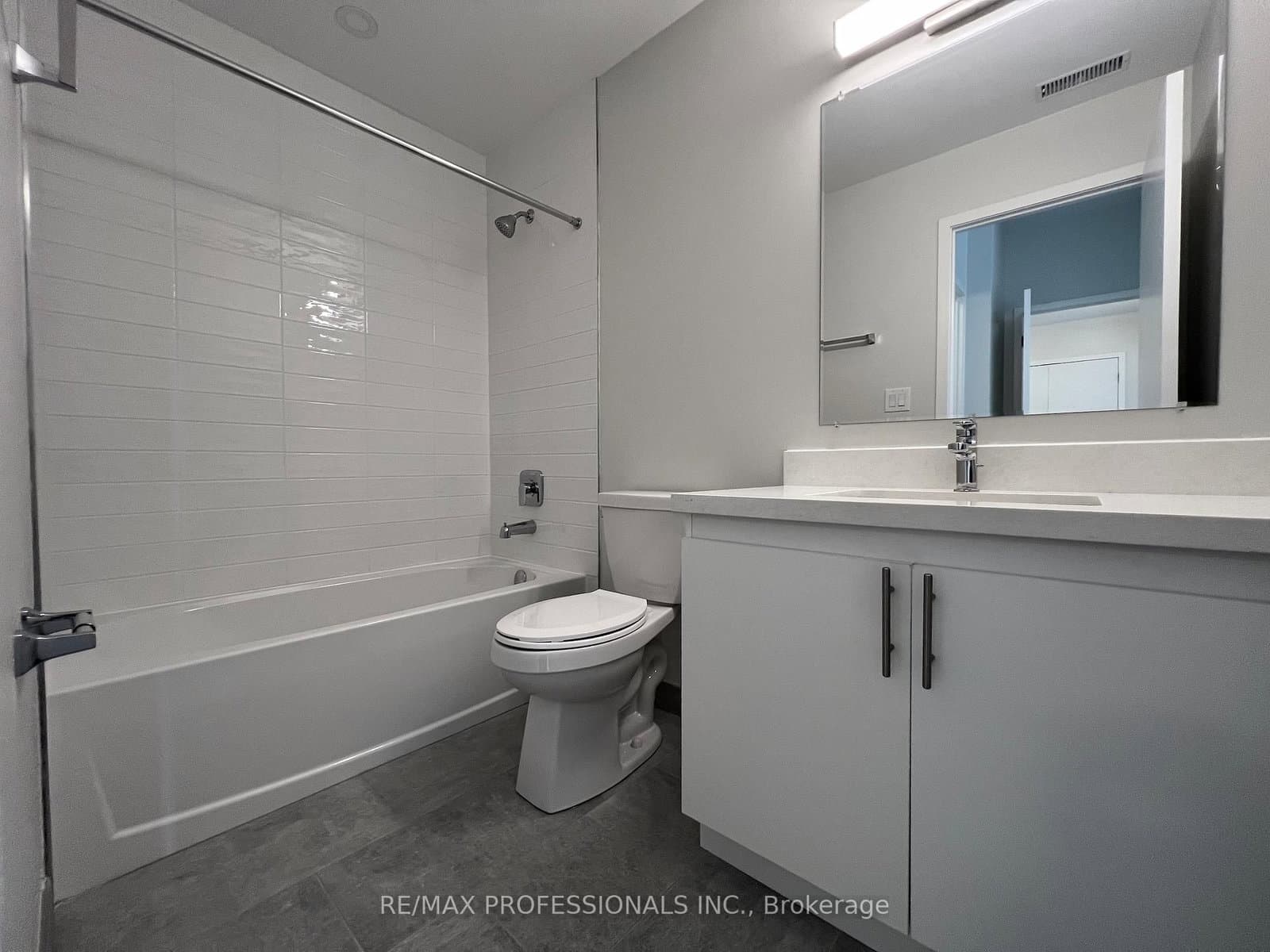 62 Dixfield Drive, Unit 102 thumbnail 24