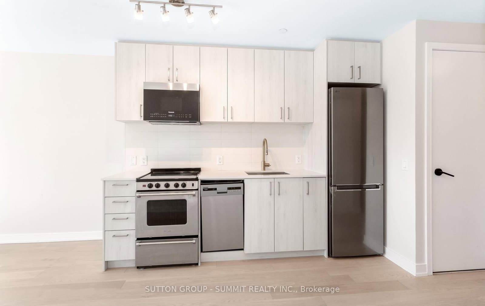 8010 Derry Road, Unit 504 thumbnail 4