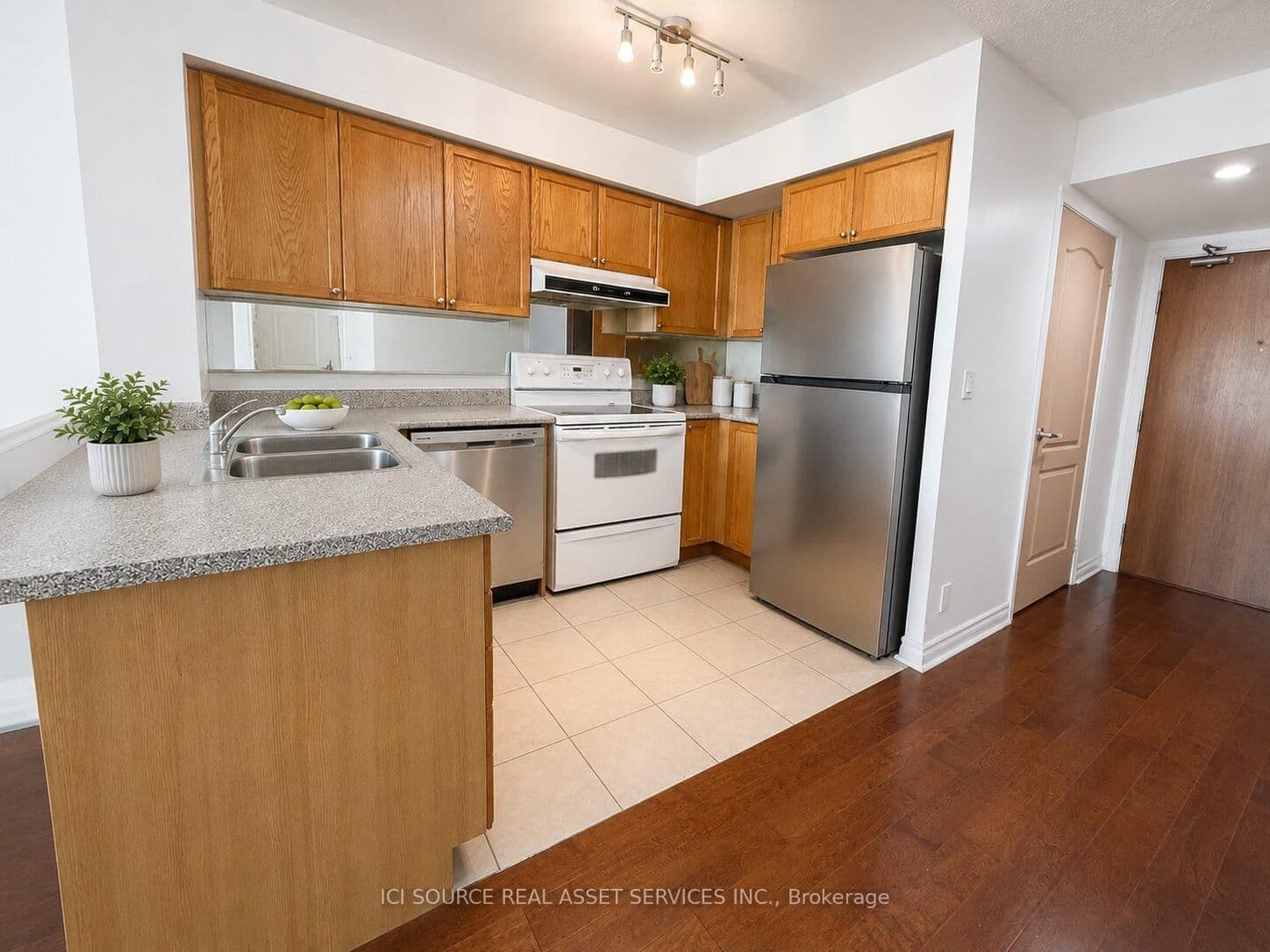 33 Elm Drive W, Unit 607 thumbnail 5