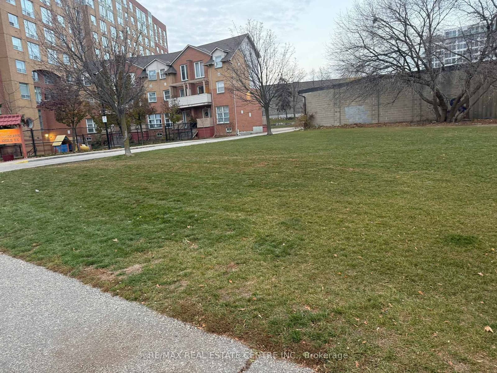 W/S keele st - Image 1