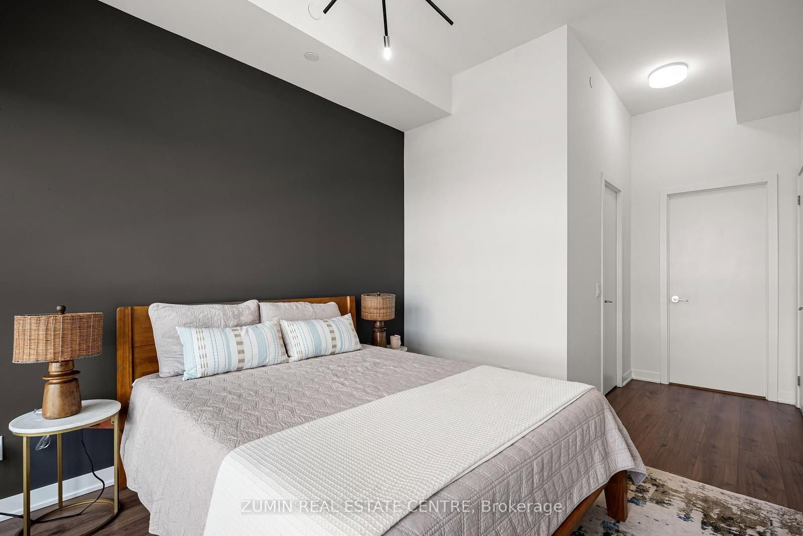 405 Dundas Street W, Unit 526 thumbnail 10