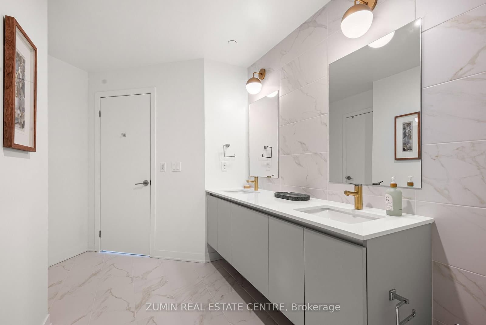 405 Dundas Street W, Unit 526 thumbnail 13