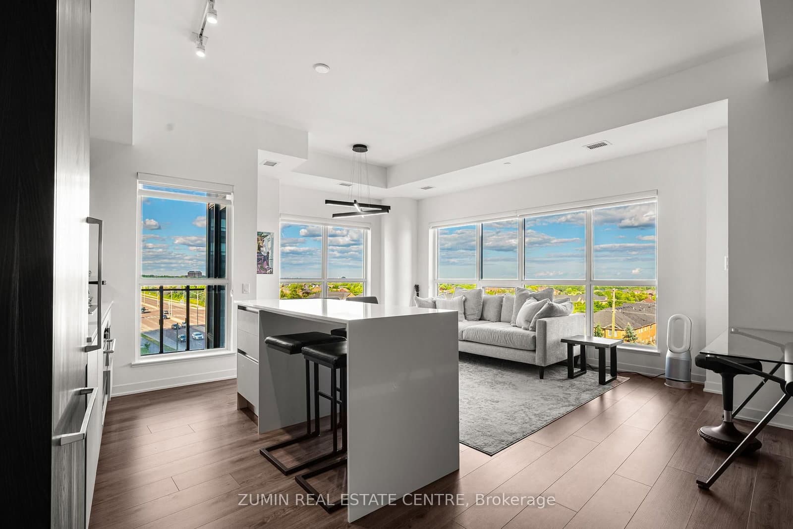 405 Dundas Street W, Unit 526 thumbnail 14