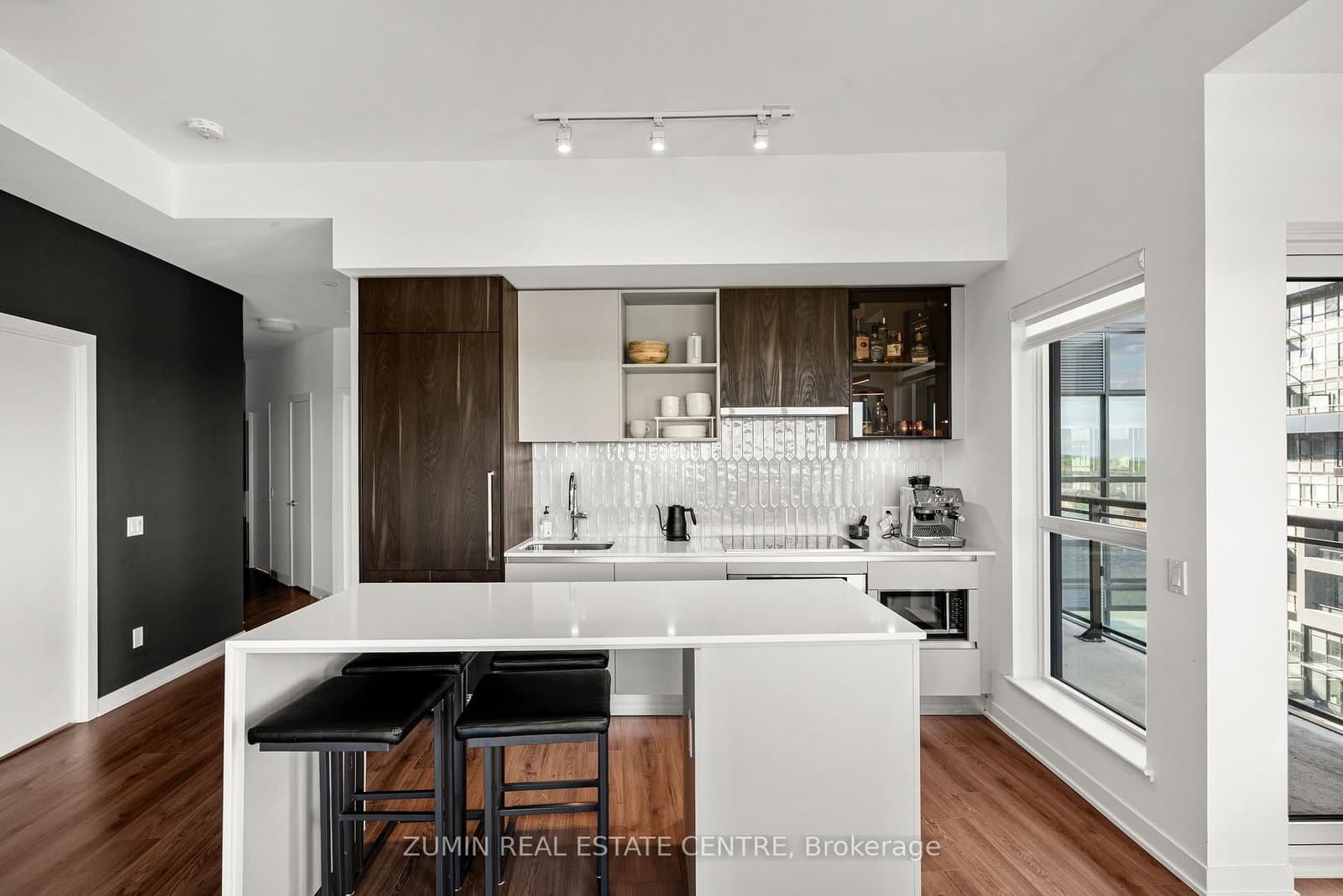 405 Dundas Street W, Unit 526 thumbnail 15