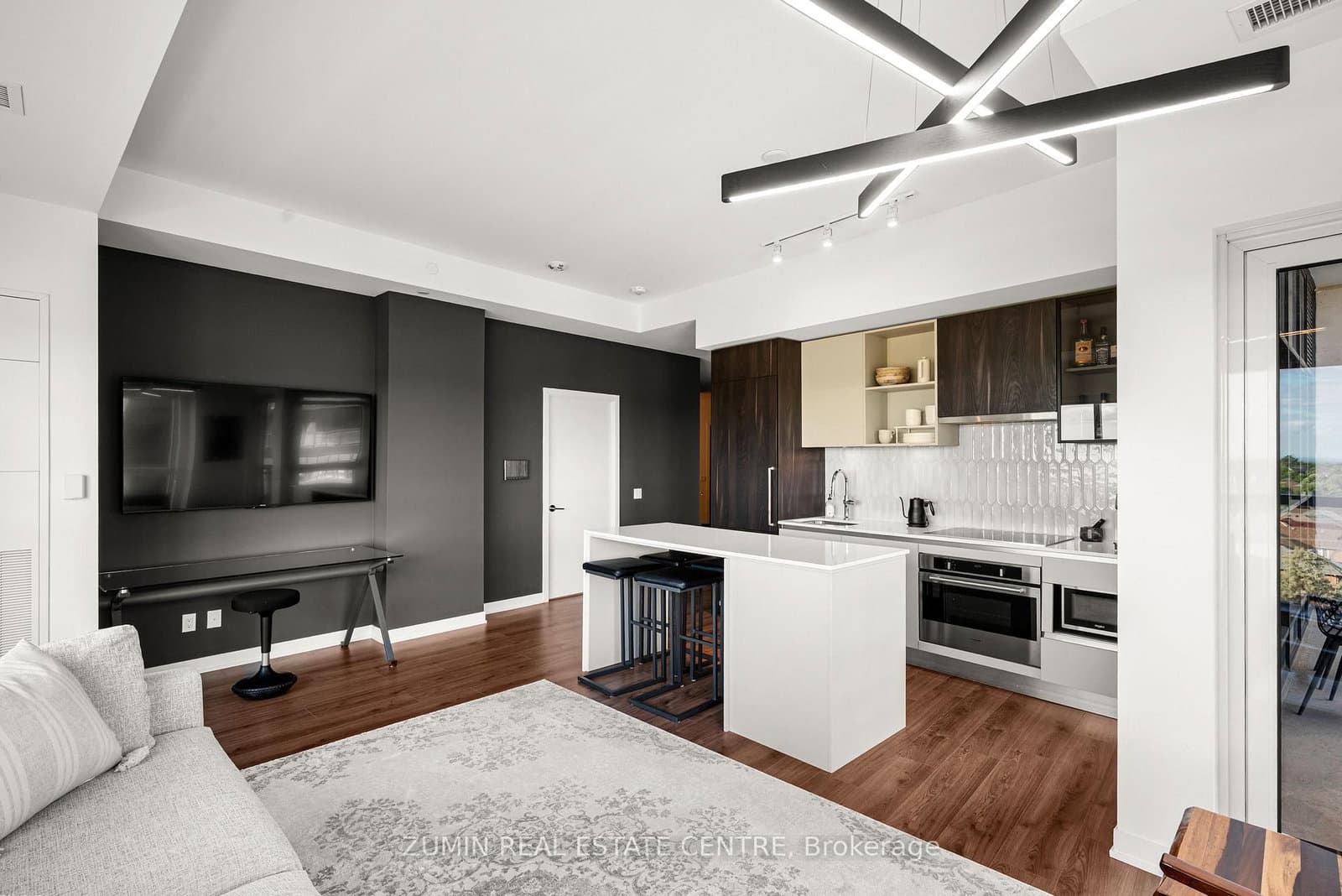 405 Dundas Street W, Unit 526 thumbnail 16