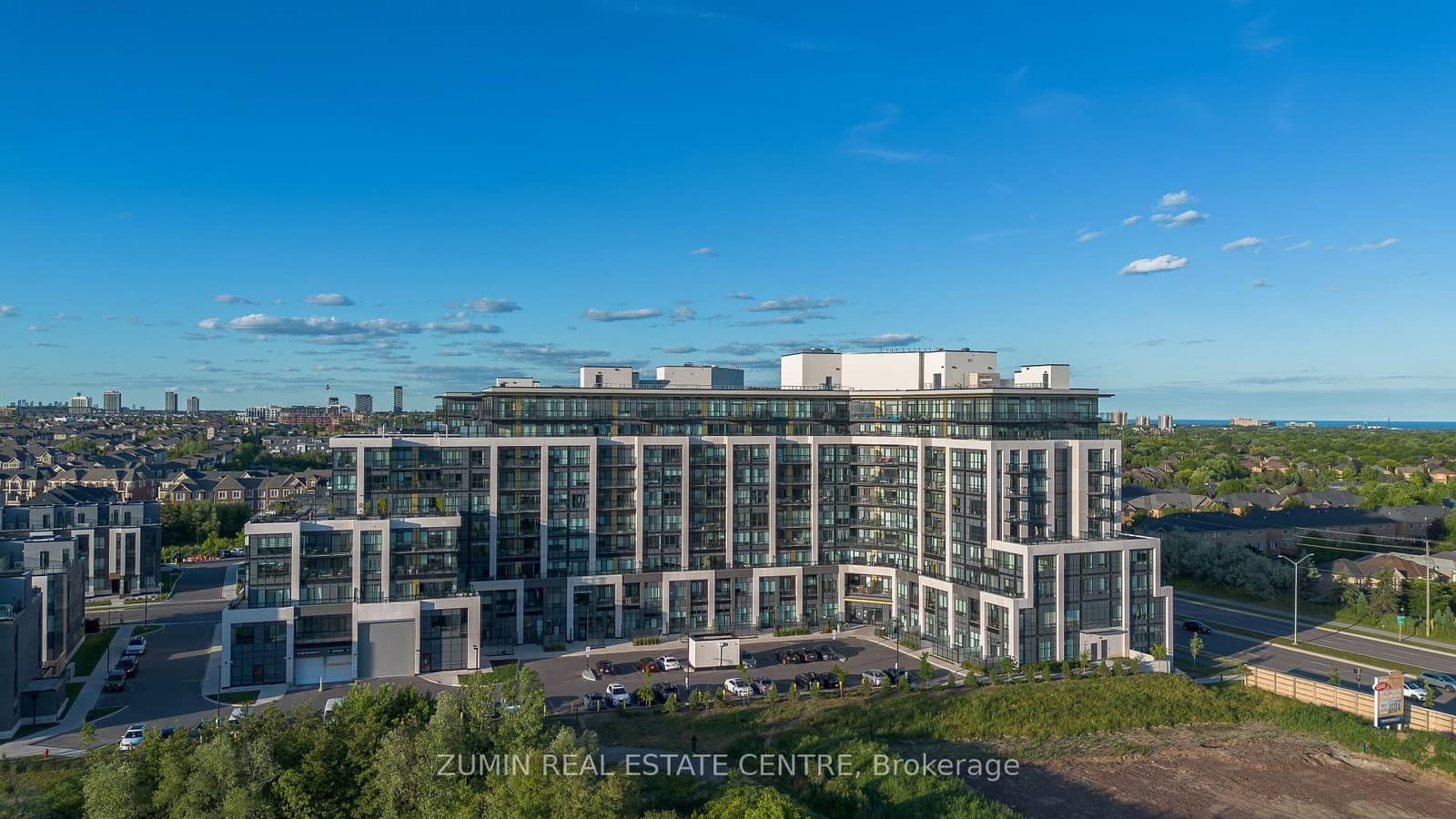 405 Dundas Street W, Unit 526 thumbnail 2