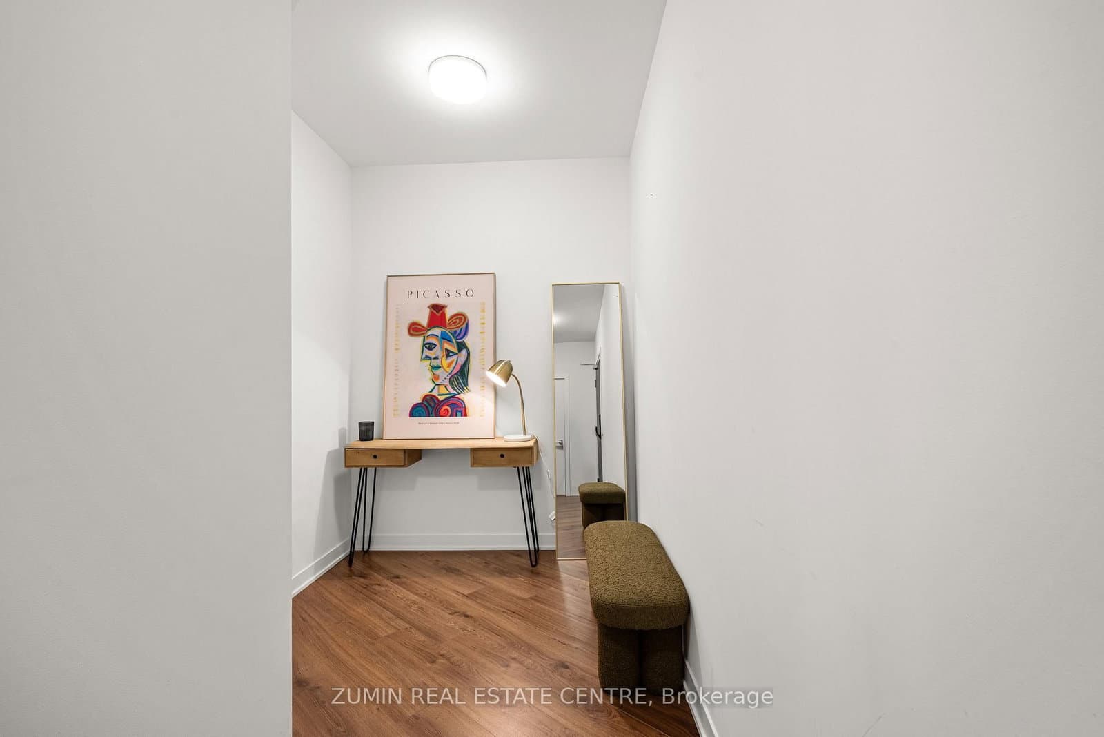 405 Dundas Street W, Unit 526 thumbnail 20