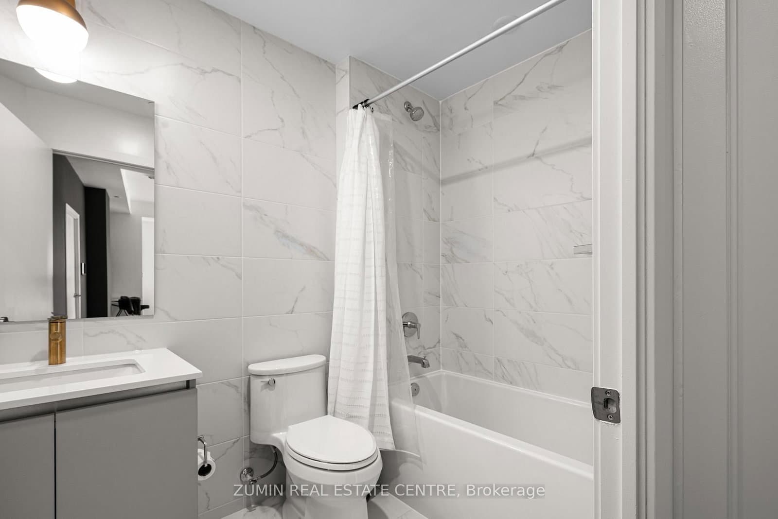 405 Dundas Street W, Unit 526 thumbnail 21
