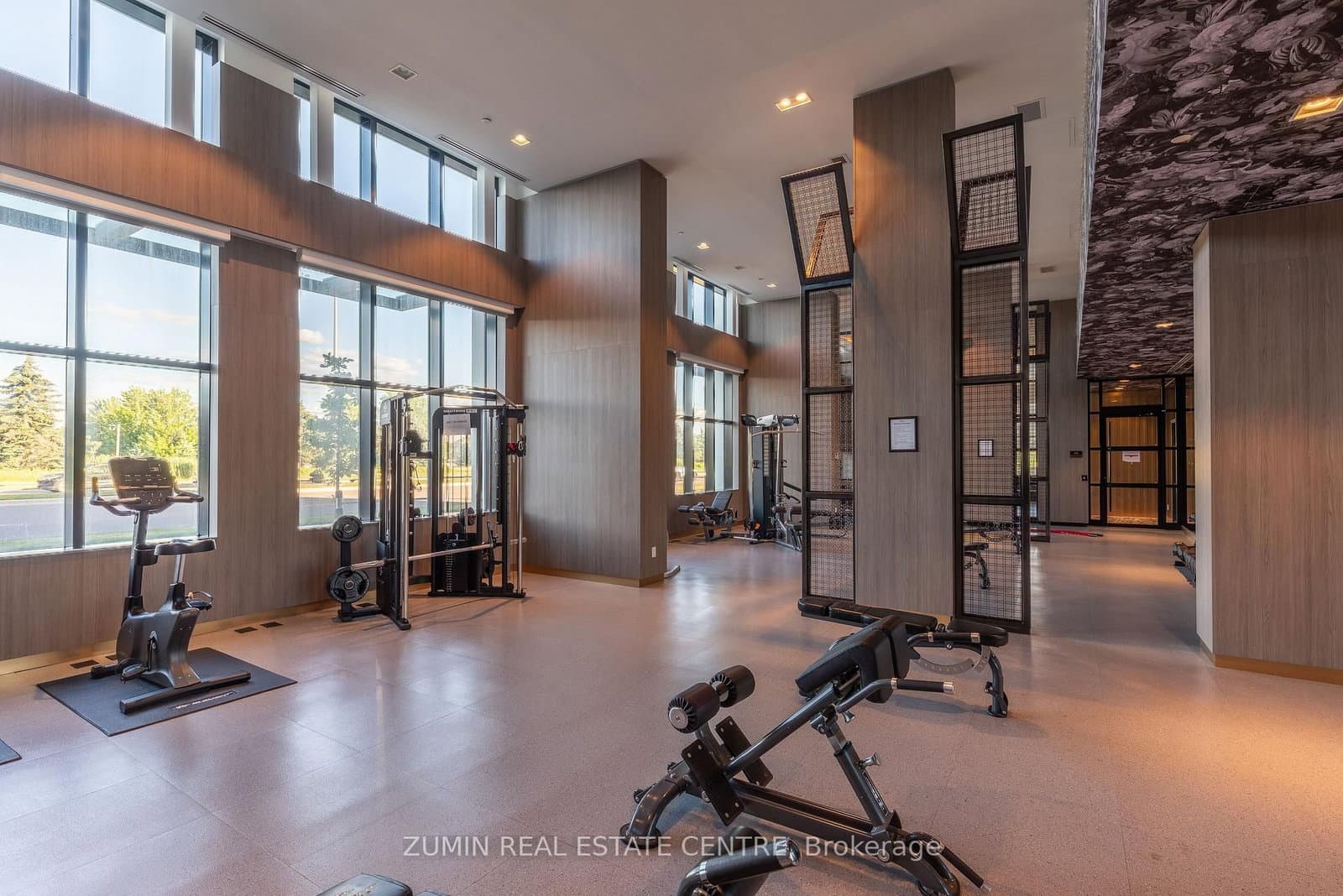 405 Dundas Street W, Unit 526 thumbnail 23