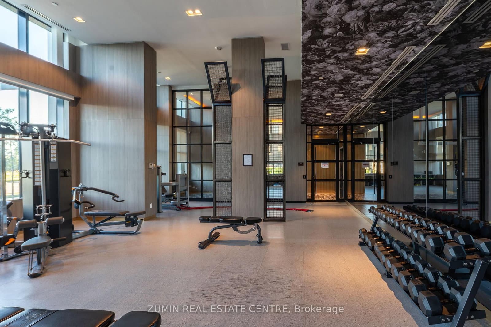 405 Dundas Street W, Unit 526 thumbnail 24