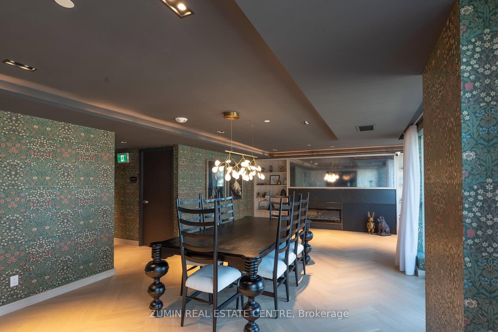 405 Dundas Street W, Unit 526 thumbnail 26