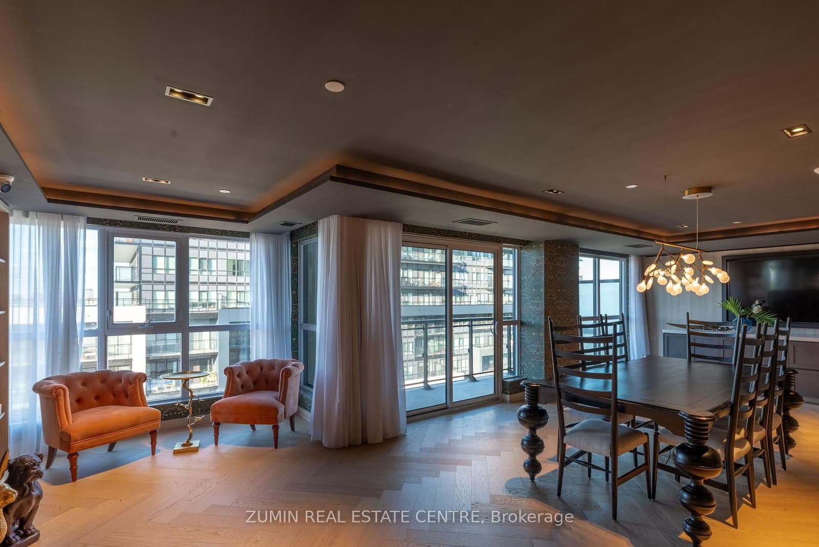 405 Dundas Street W, Unit 526 thumbnail 28