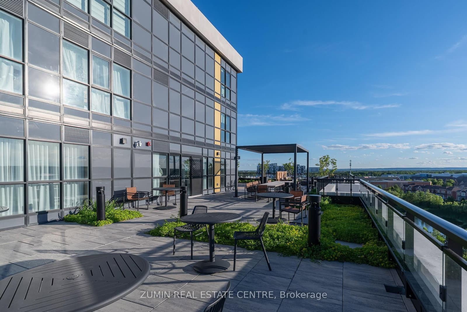 405 Dundas Street W, Unit 526 thumbnail 30