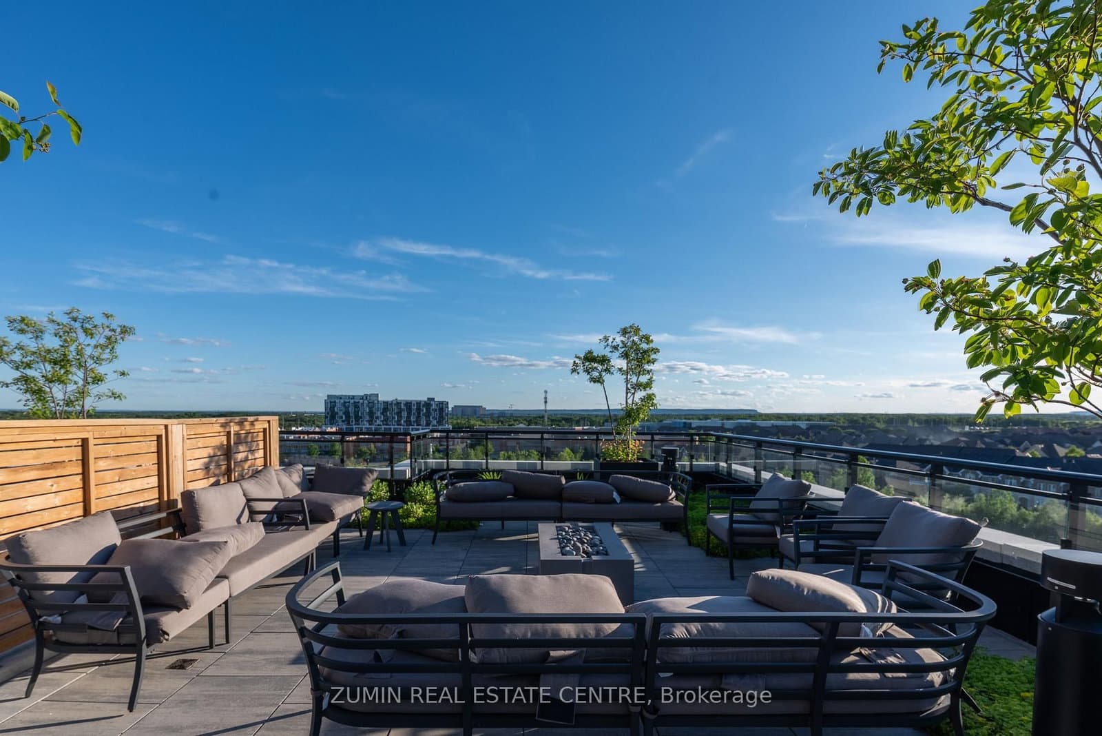 405 Dundas Street W, Unit 526 thumbnail 31