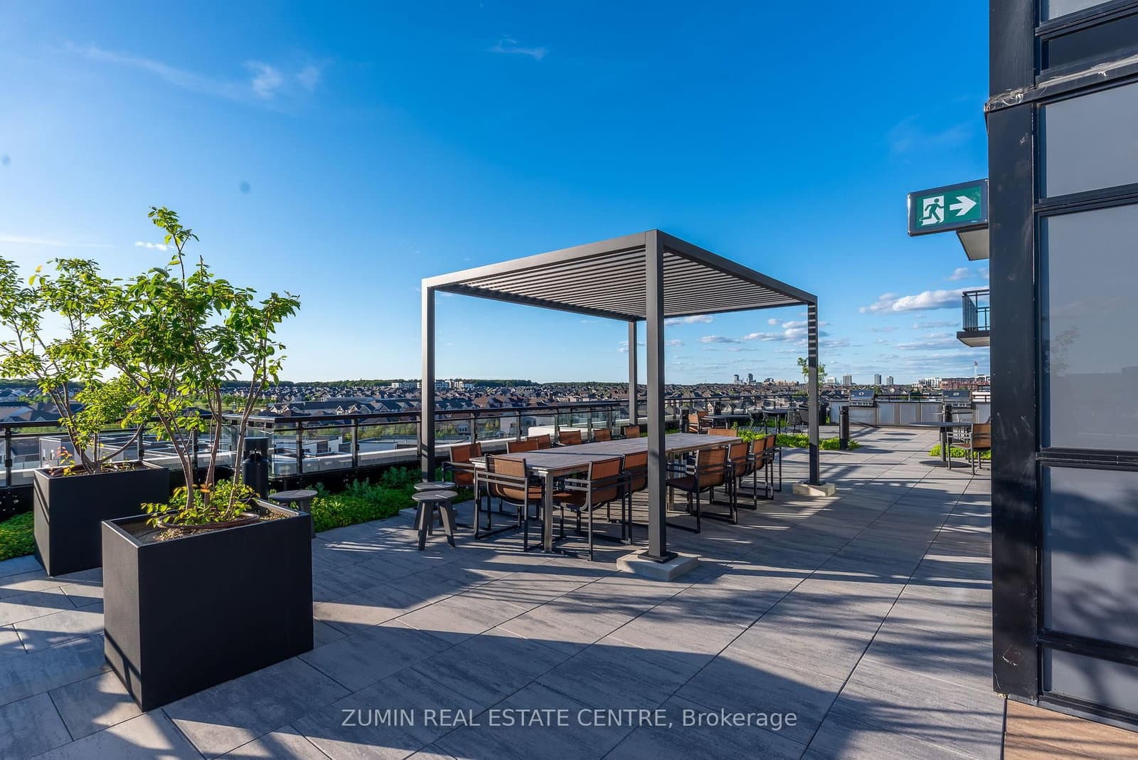 405 Dundas Street W, Unit 526 thumbnail 33