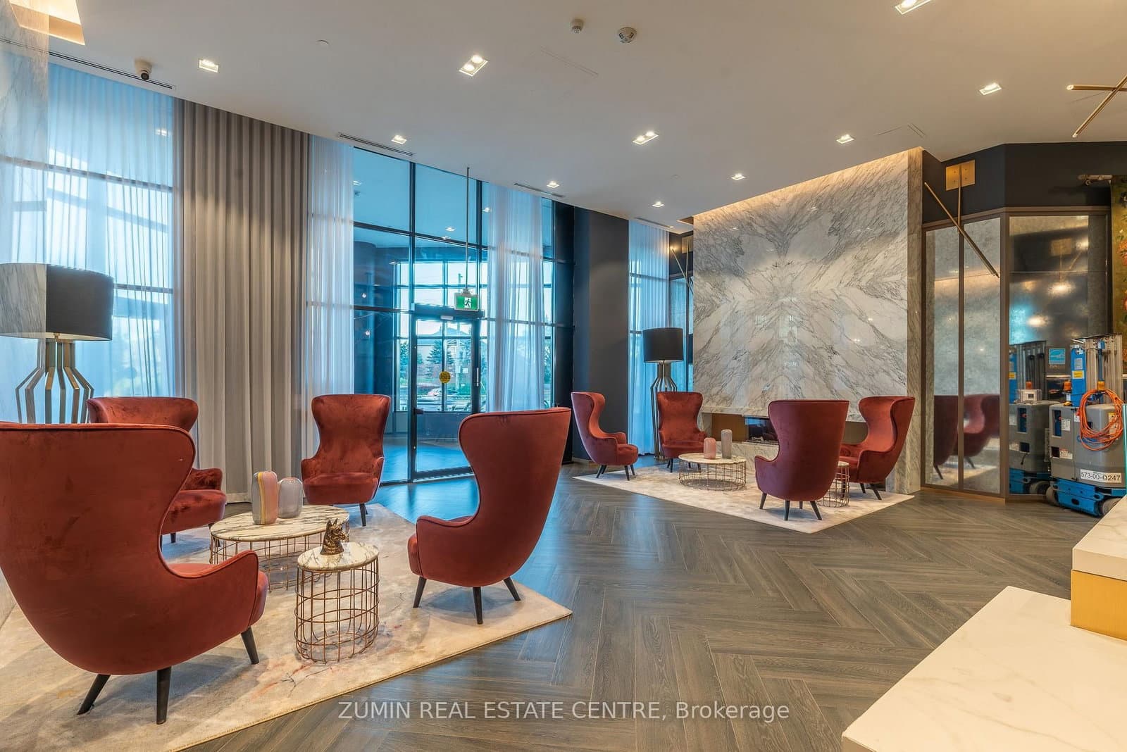 405 Dundas Street W, Unit 526 thumbnail 35