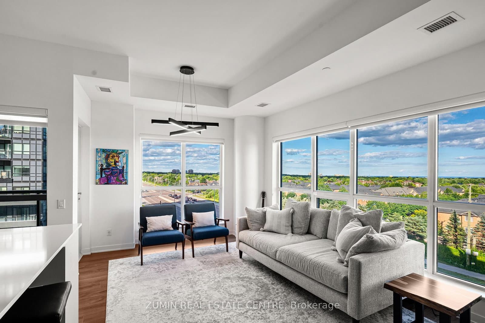 405 Dundas Street W, Unit 526 thumbnail 4
