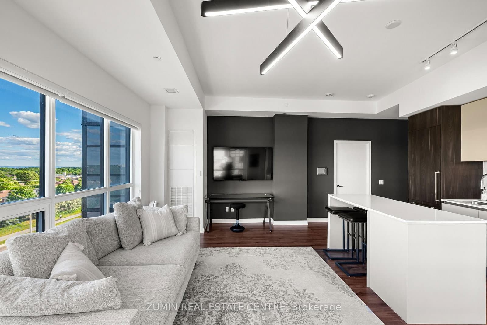405 Dundas Street W, Unit 526 thumbnail 6