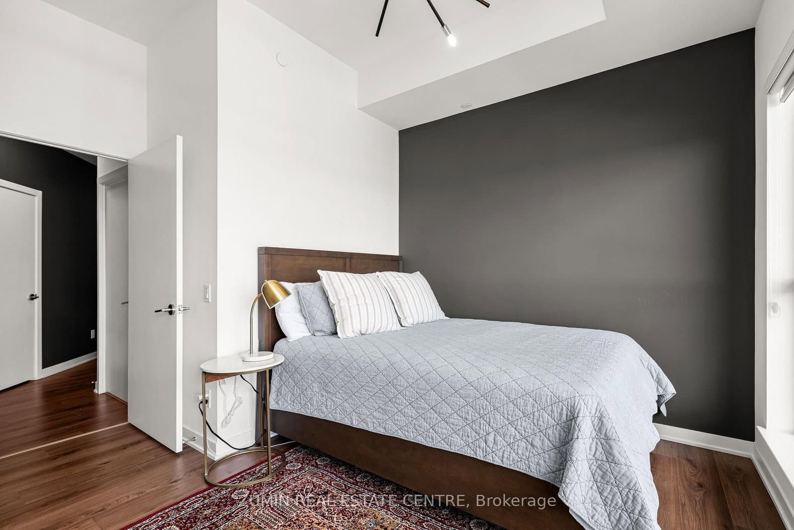 405 Dundas Street W, Unit 526 thumbnail 7