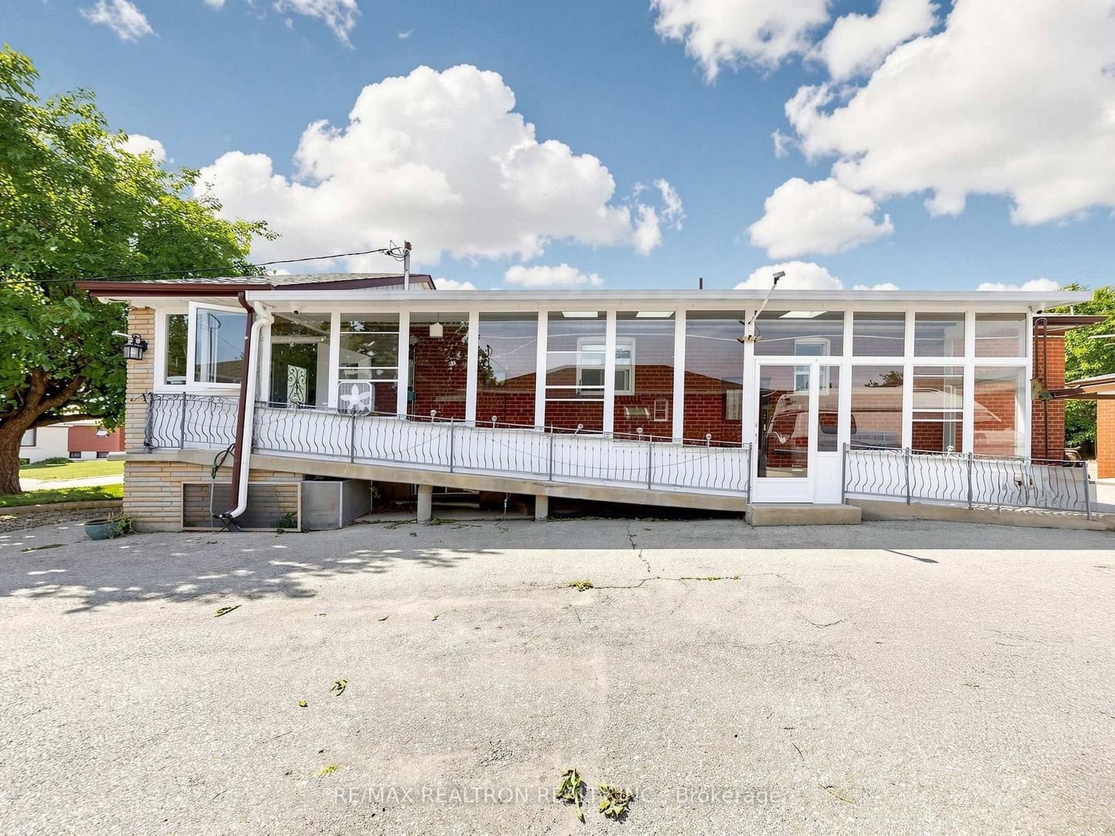 9 Clevedon Street E thumbnail 5