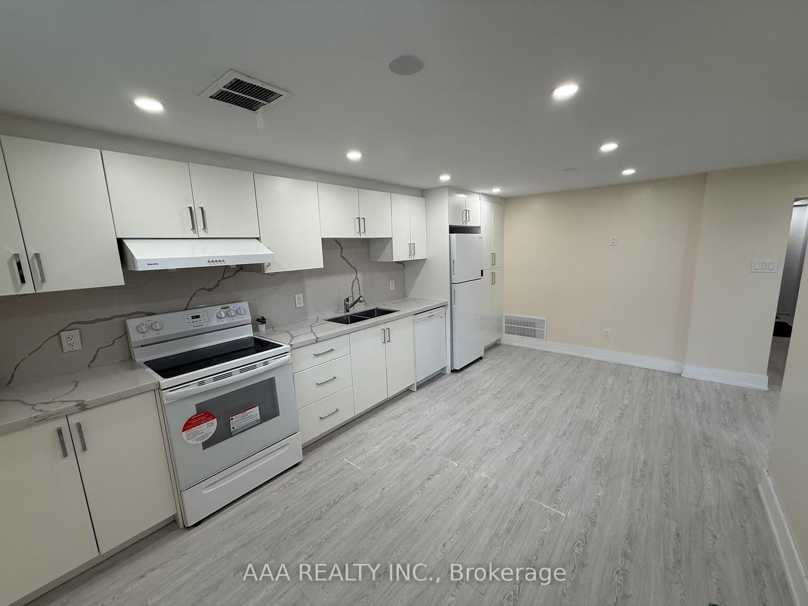 27 Kingsview Boulevard, Unit 1 (Lower Level) thumbnail 12