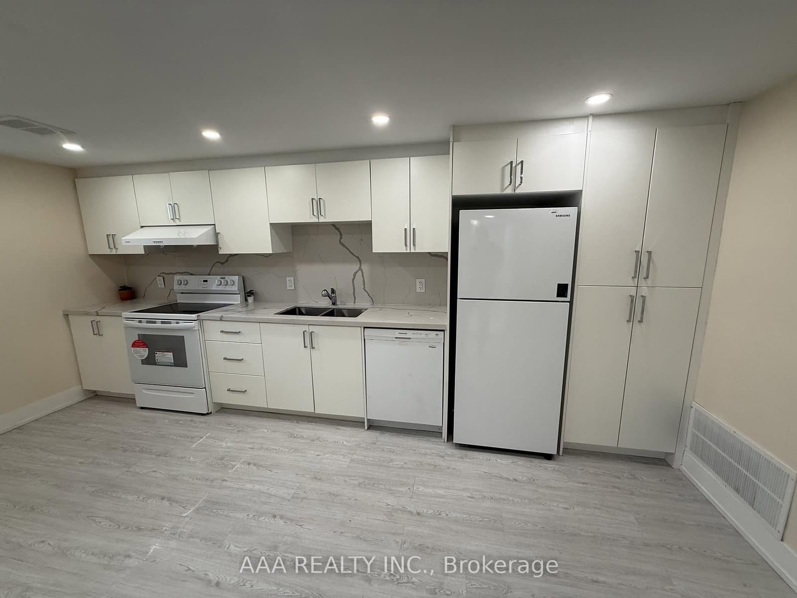 27 Kingsview Boulevard, Unit 1 (Lower Level) thumbnail 14