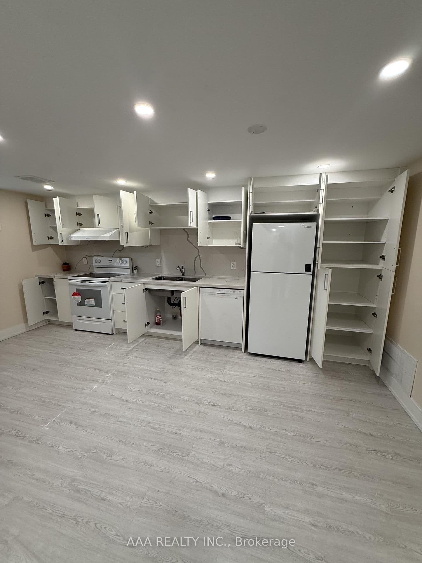 27 Kingsview Boulevard, Unit 1 (Lower Level) thumbnail 18