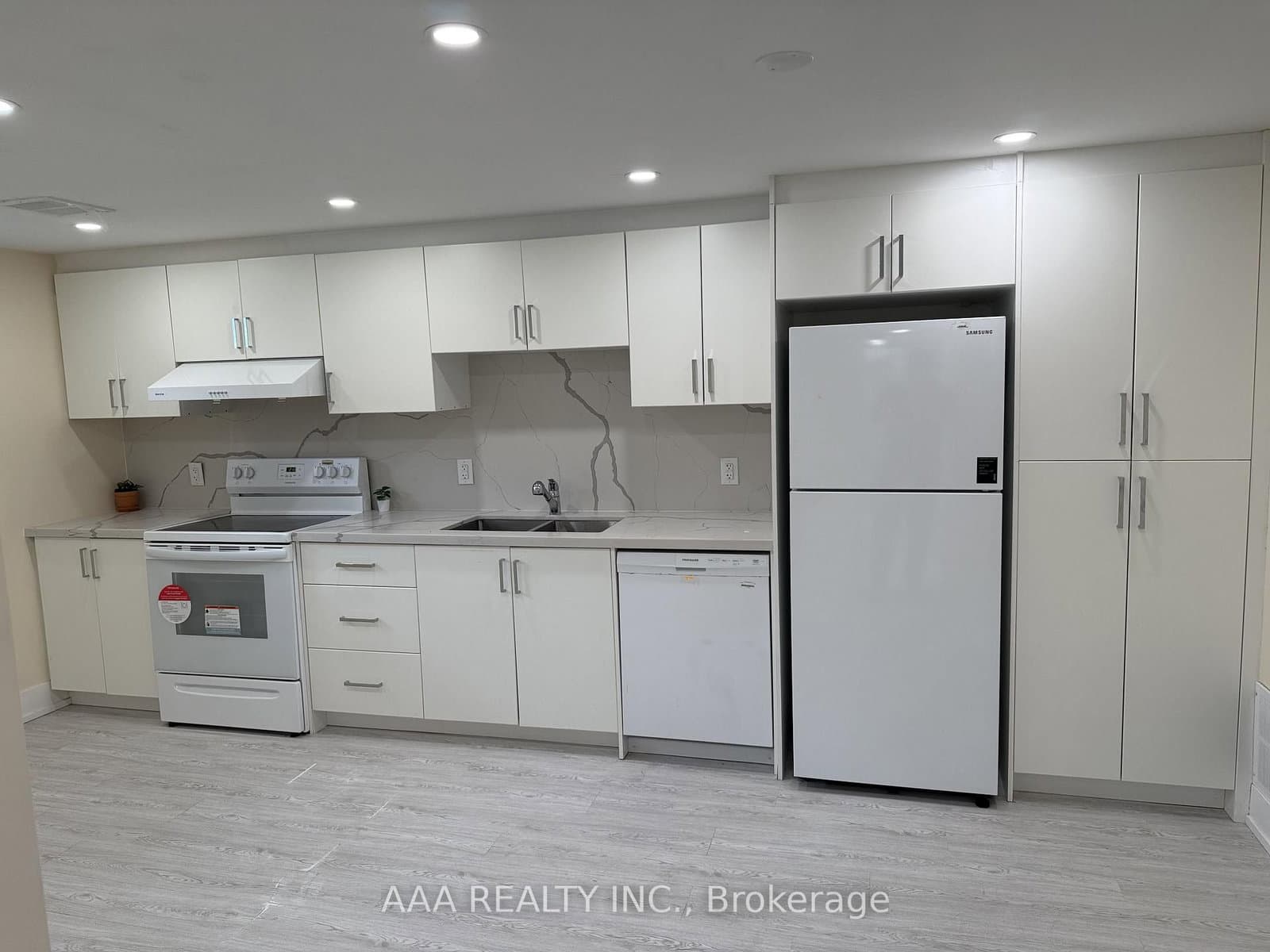 27 Kingsview Boulevard, Unit 1 (Lower Level) thumbnail 7