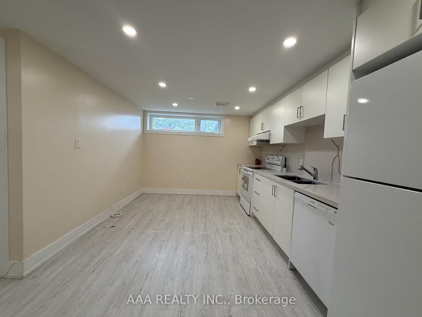 27 Kingsview Boulevard, Unit 1 (Lower Level) thumbnail 8